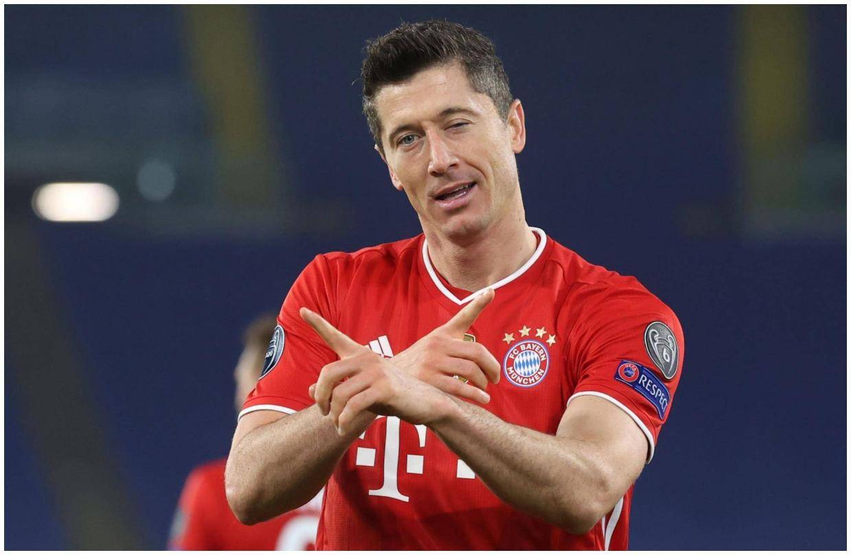 关于英格兰碾压利物浦，莱万高光表现的信息