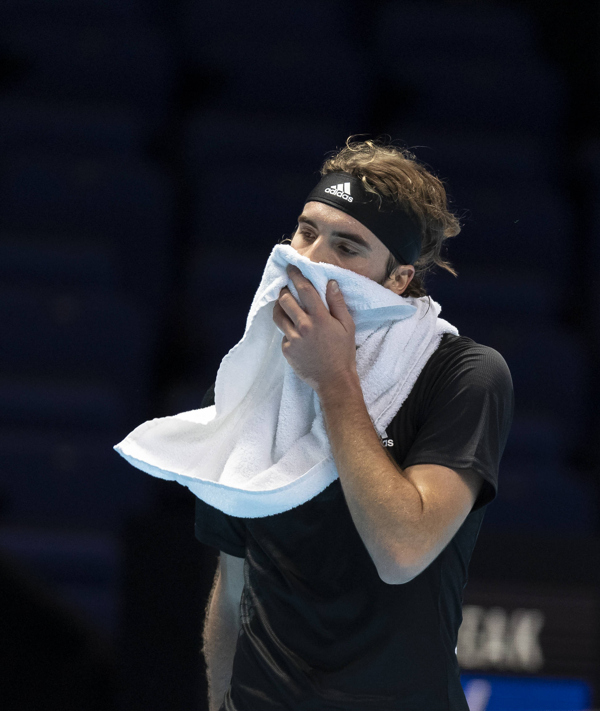 九游娱乐入口-包含英国网球队碾压意大利网球队，西西帕斯统治全场的词条