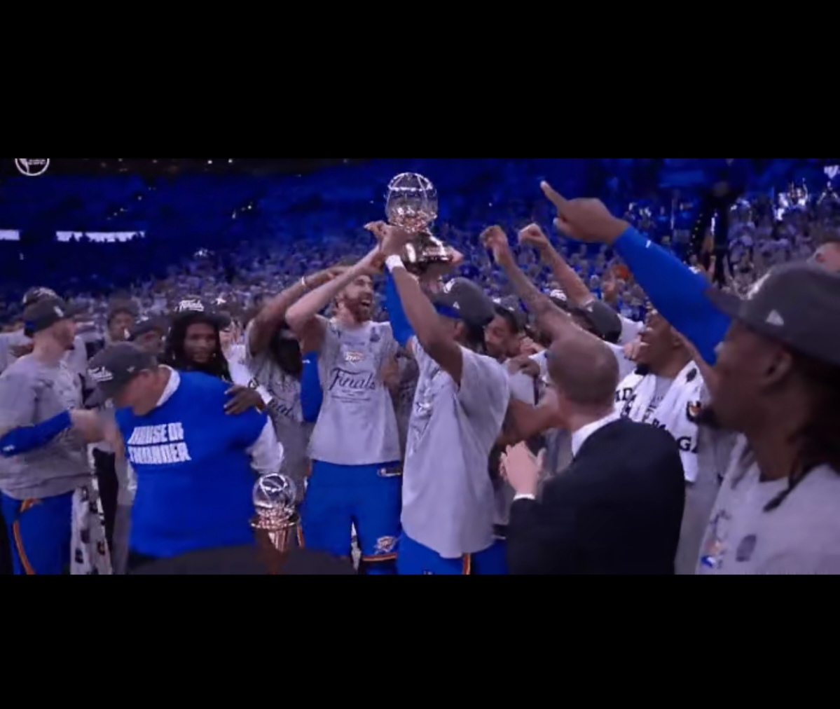 雷霆力克勇士,西蒙斯制霸全场 雷霆力克勇士,西蒙斯制霸全场