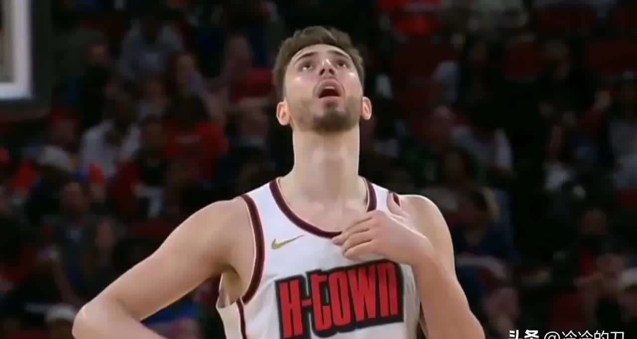 雄鹿队友关系紧张,主教练将化解矛盾的简单介绍 雄鹿队友关系紧张,主教练将化解矛盾的简单介绍