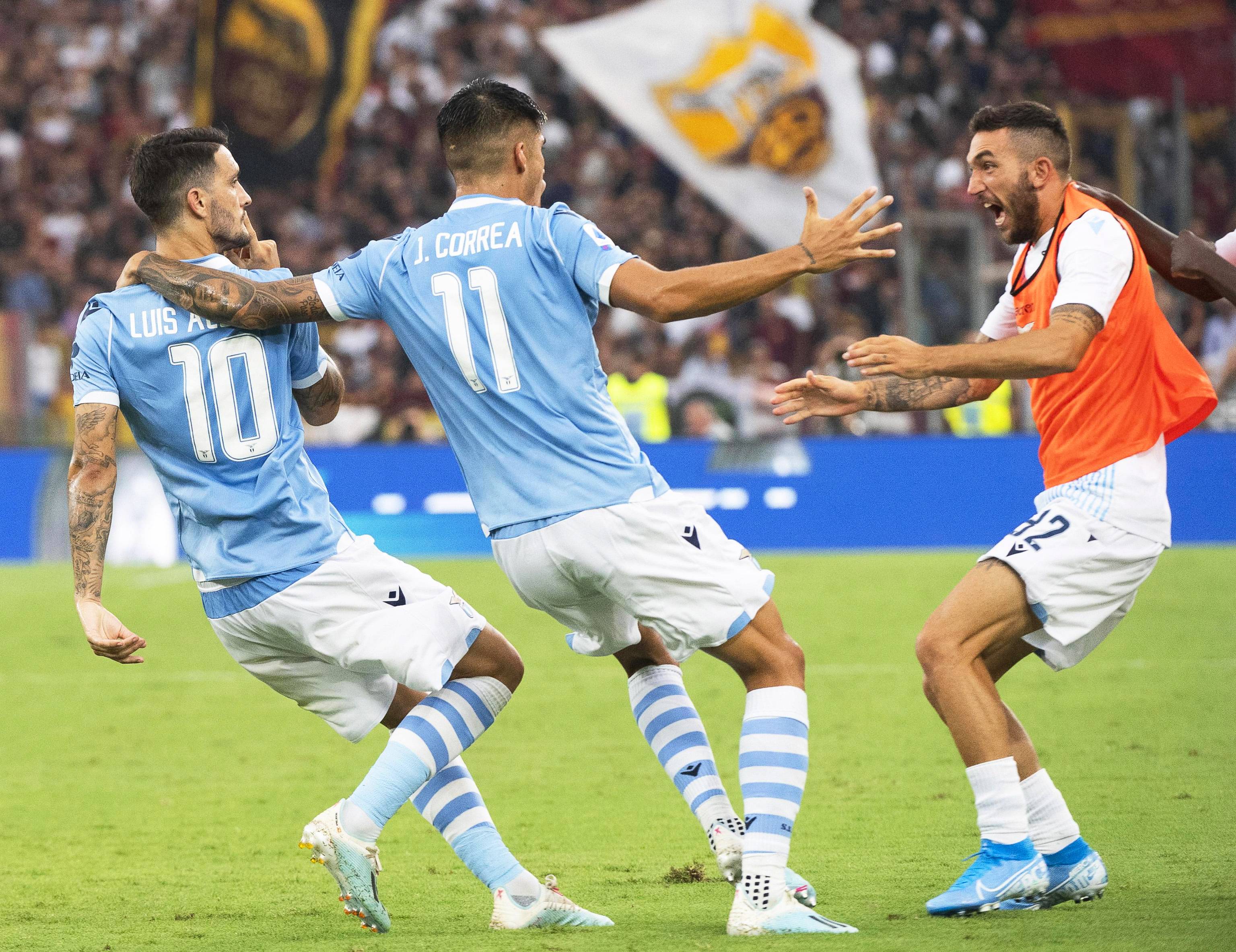 包含拉齐奥门将发挥神勇，帮助球队守住胜利的词条