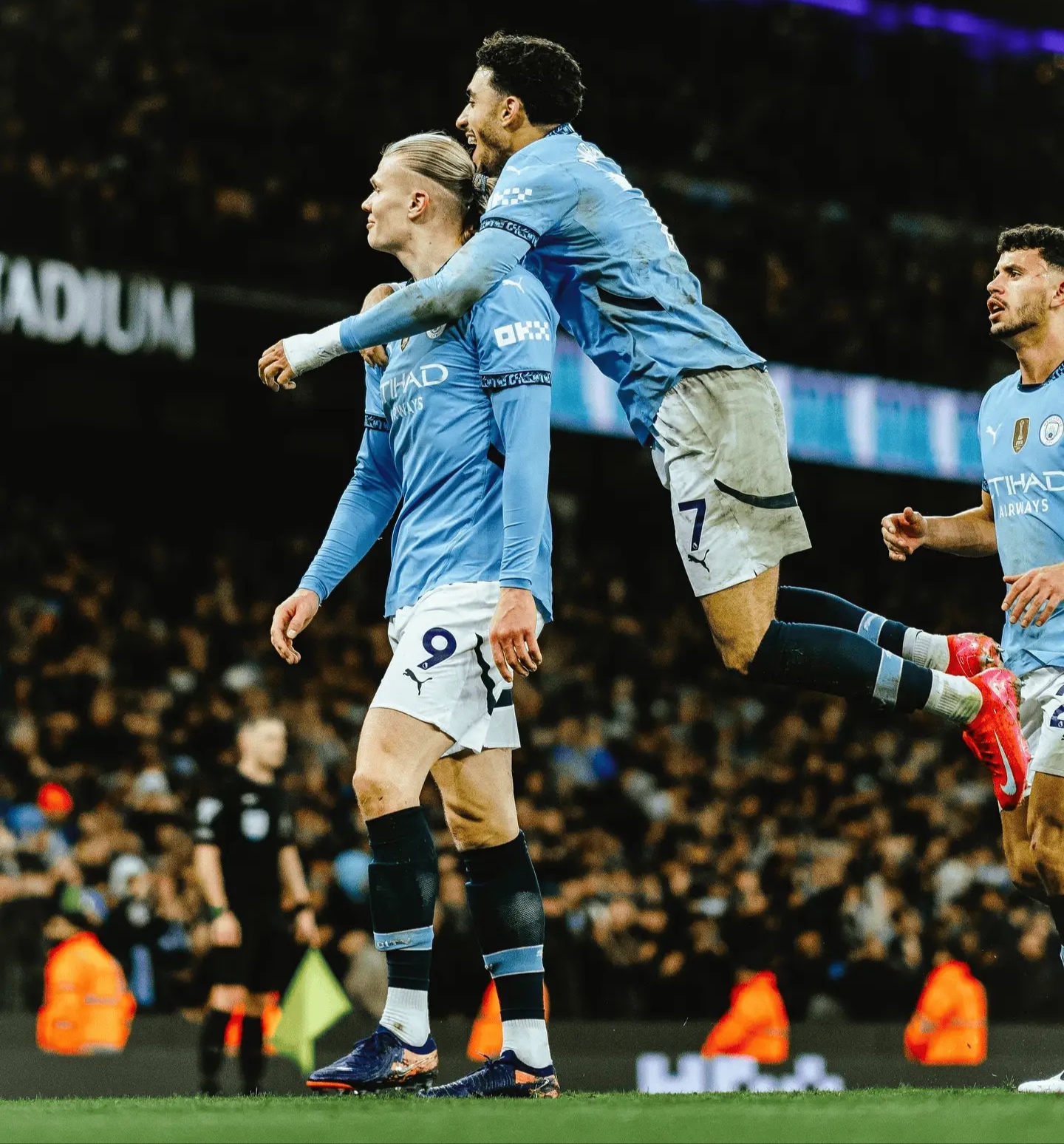 包含曼城连续大胜:冲刺英超冠军!的词条 包含曼城连续大胜:冲刺英超冠军!的词条