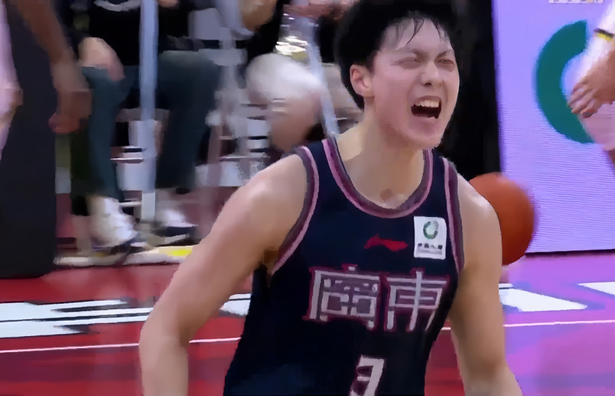 广东男篮取得完美战绩，队员表现优秀的简单介绍