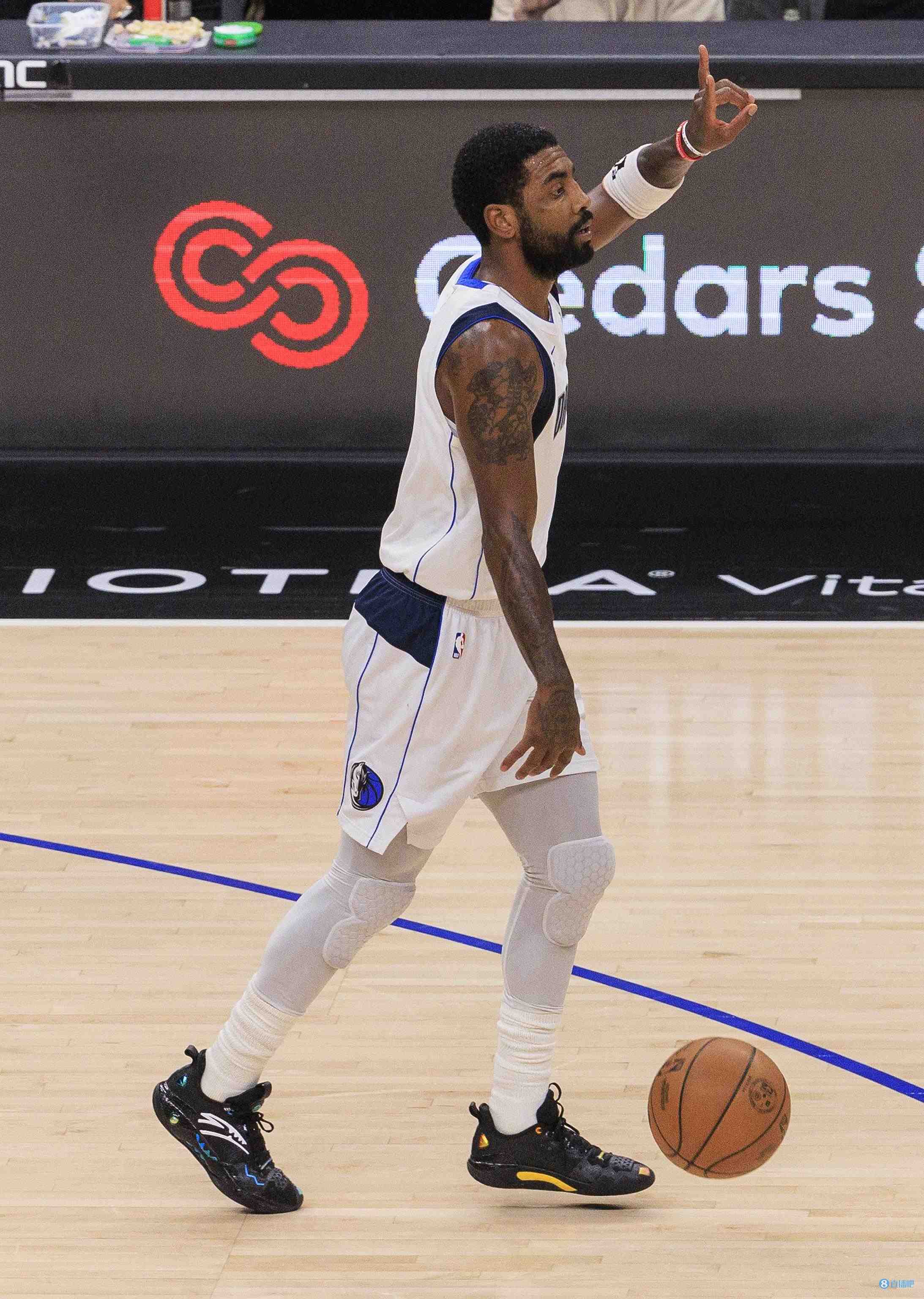 欧文在疫情期间继续训练保持状态