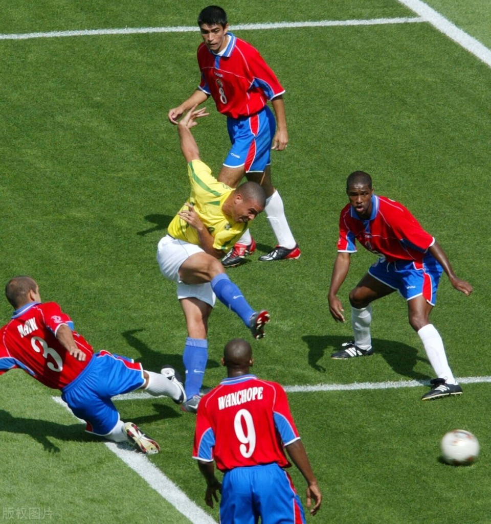 惊险刺激的比赛场面牢牢抓住球迷的心