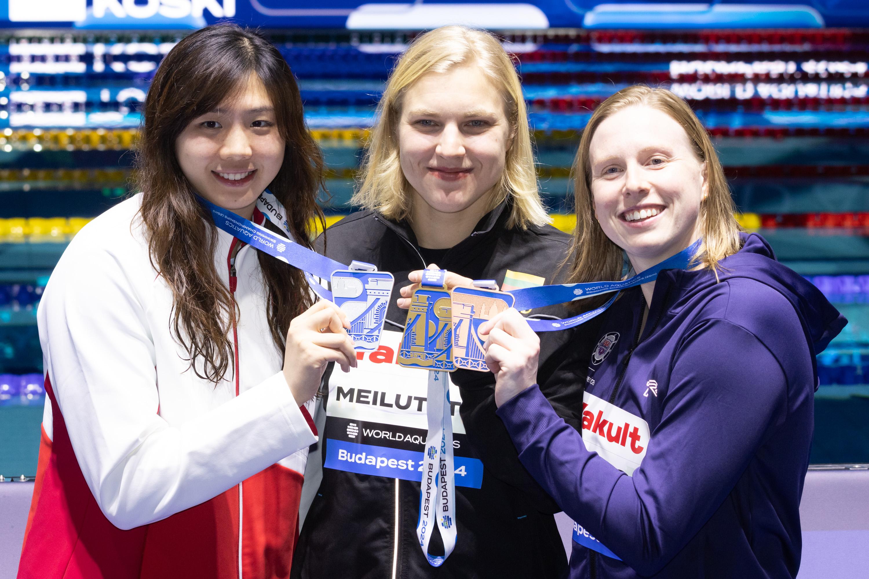 包含瑞典游泳选手完美演绎蛙泳摘银的词条