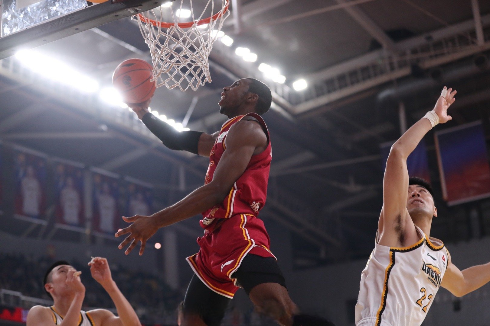 关于刻骨铭心的体育盛事：激烈对抗令人窒息的信息