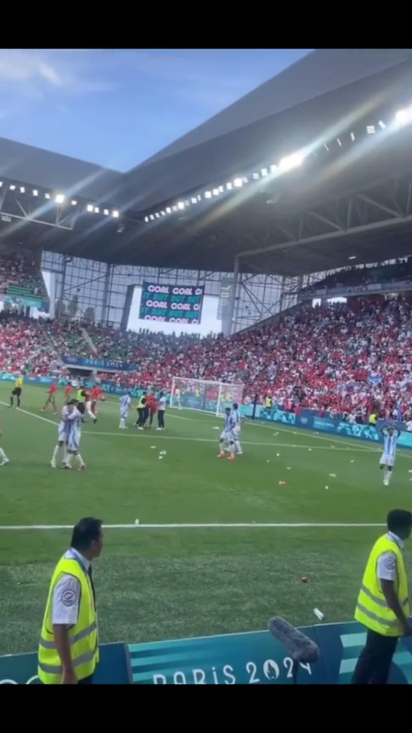 关于曼彻斯特城首战失利，小组出线前景蒙阴霾的信息