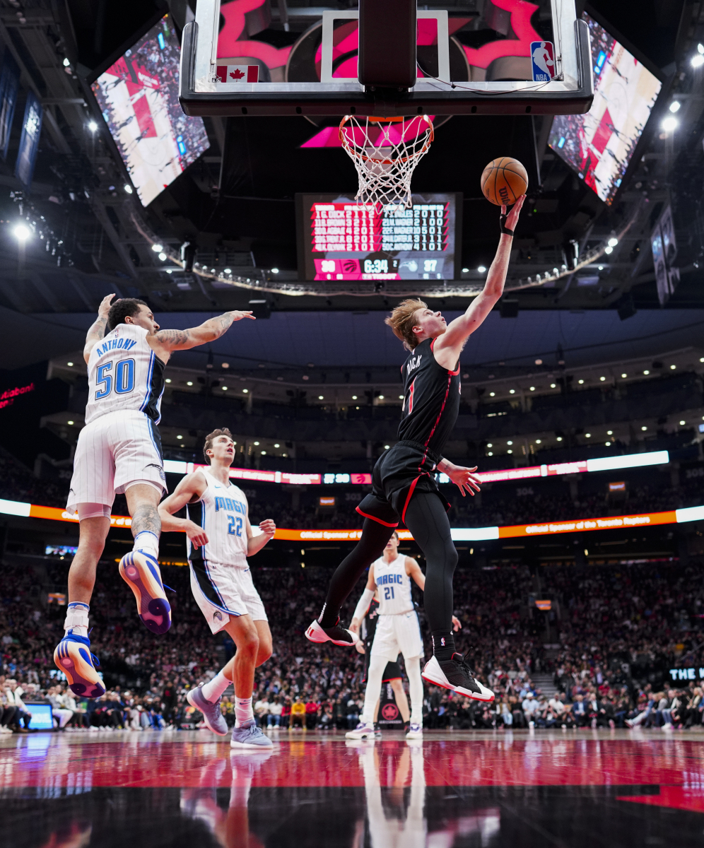 尼克斯球员在全明星赛中展现出色表现