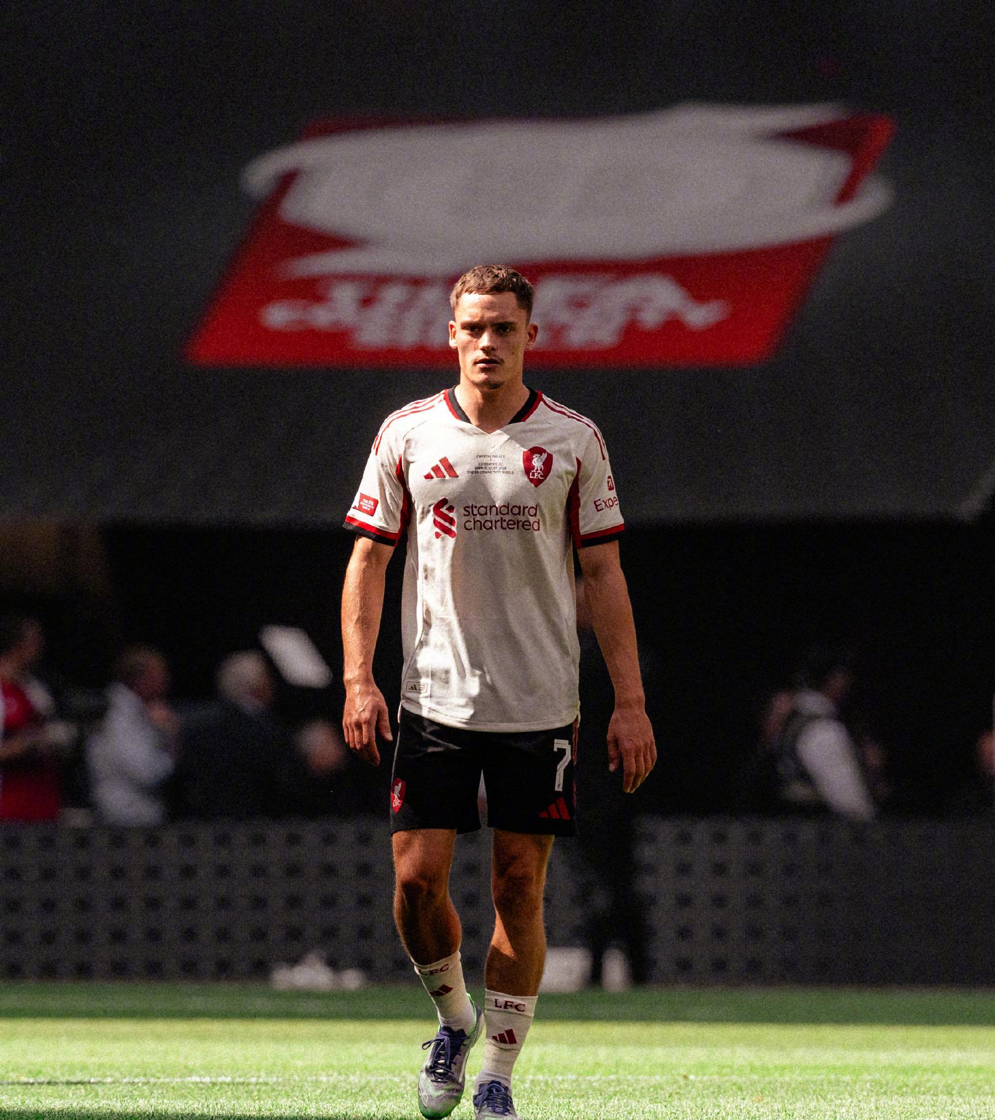 包含利物浦中场核心受伤，影响球队战绩的词条