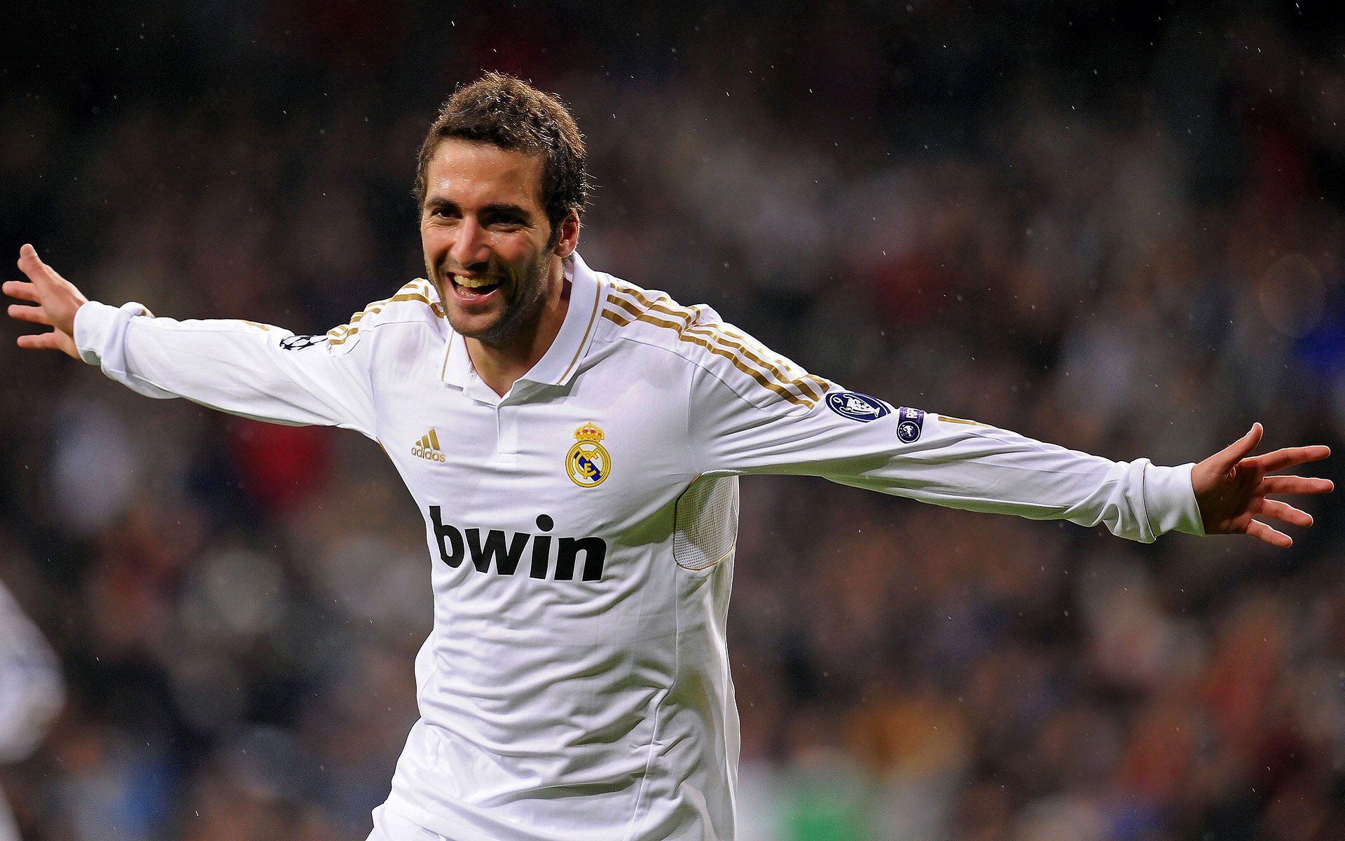 破茧成蝶,基耶萨压力下完成爆发,三狮军团稳扎稳打轻取拉齐奥