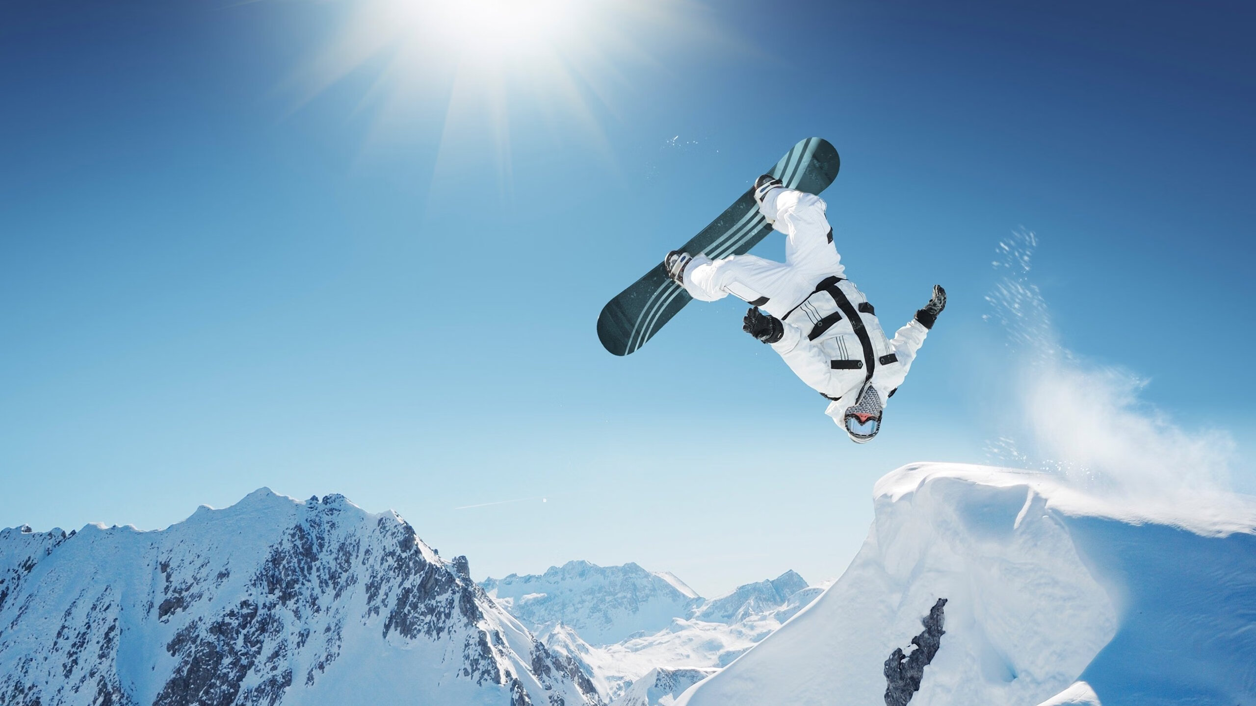 引擎轰鸣，新星闪耀，F1新赛季揭幕战之夜，萨卡发挥堪称完美