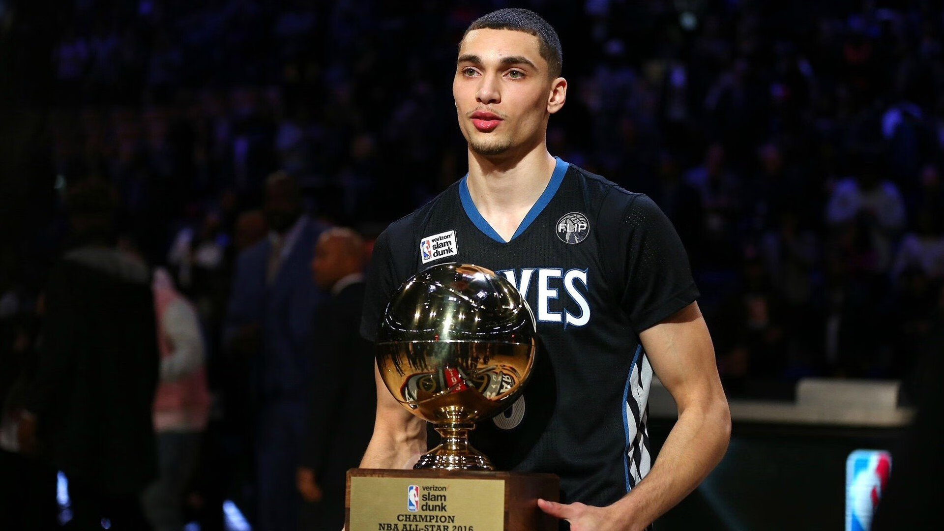 赛道上的红与银，佩雷兹高光时刻下的梅赛德斯与迈凯伦鏖战